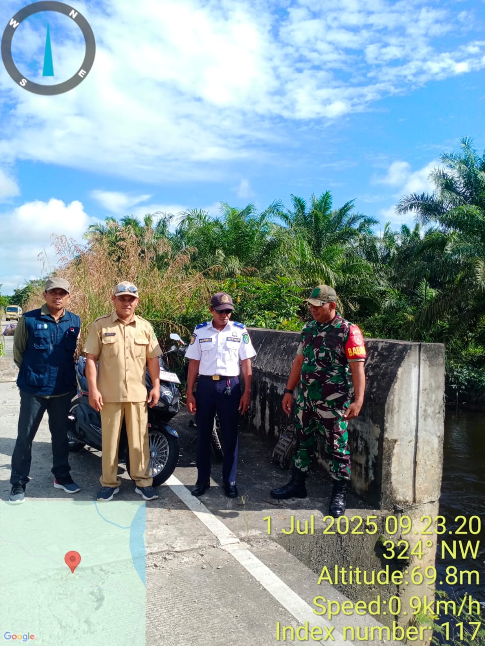 Tindak Lanjuti Laporan Warga: Pemerintah Kecamatan Kembang Janggut bersama Dishub Tinjau Jembatan Rawan Patah
