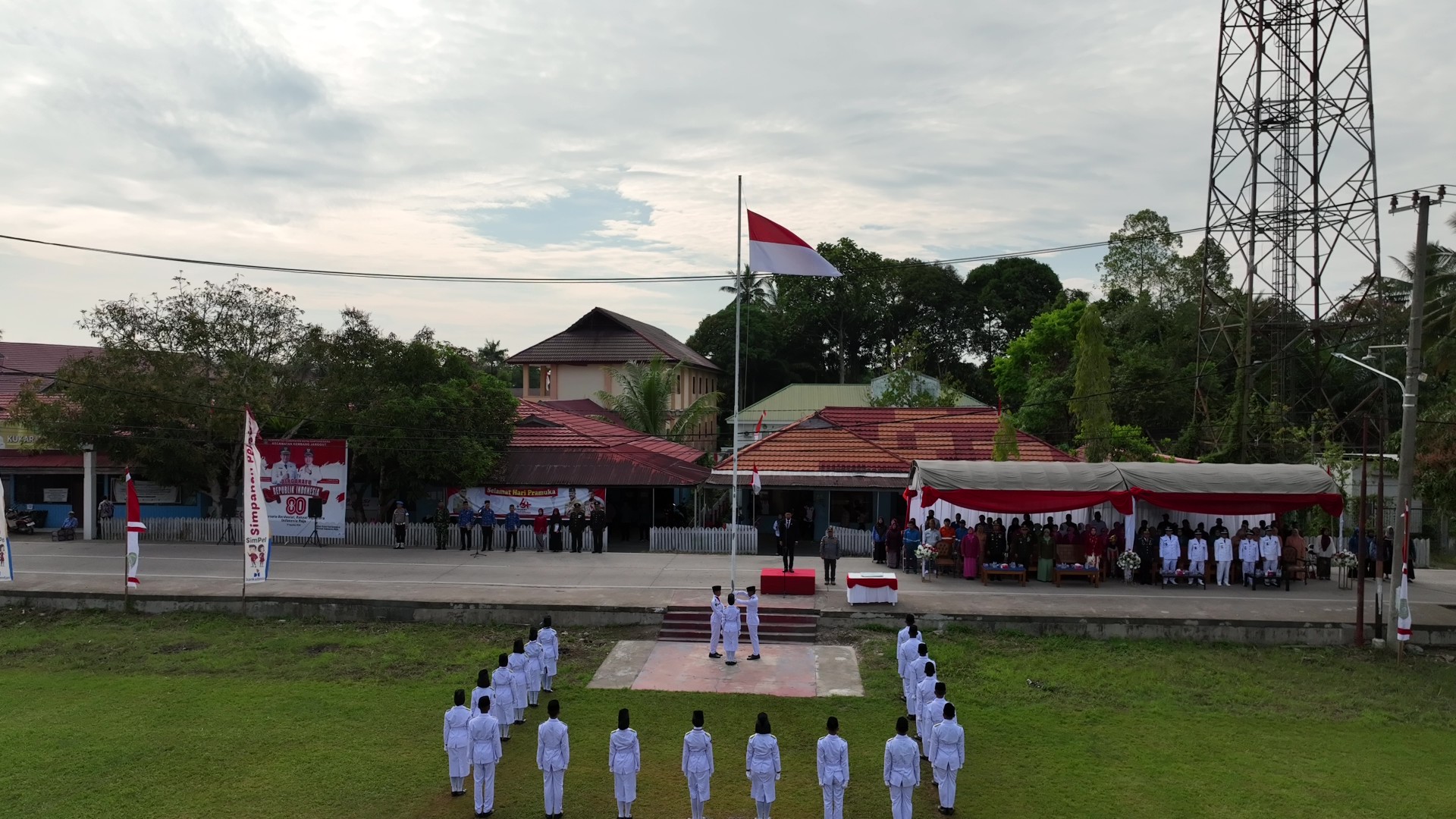 Upacara Parade HUT RI ke-80 di Kecamatan Kembang Janggut Berlangsung Dengan Semangat Nasionalisme
