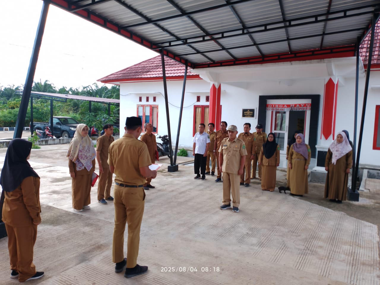 Apel Pagi Awali Bulan Kemerdekaan: Kecamatan Kembang Janggut Perkuat Semangat Pelayanan