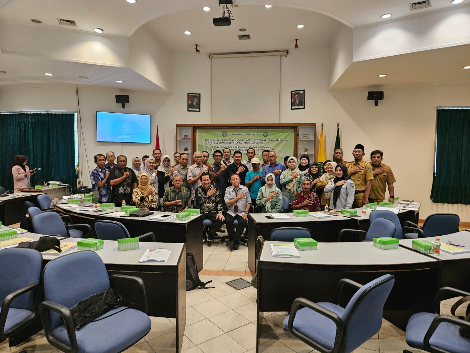 Plt. Camat Kembang Janggut Hadiri Seminar Hasil Litbang BRIDA Kukar 2025