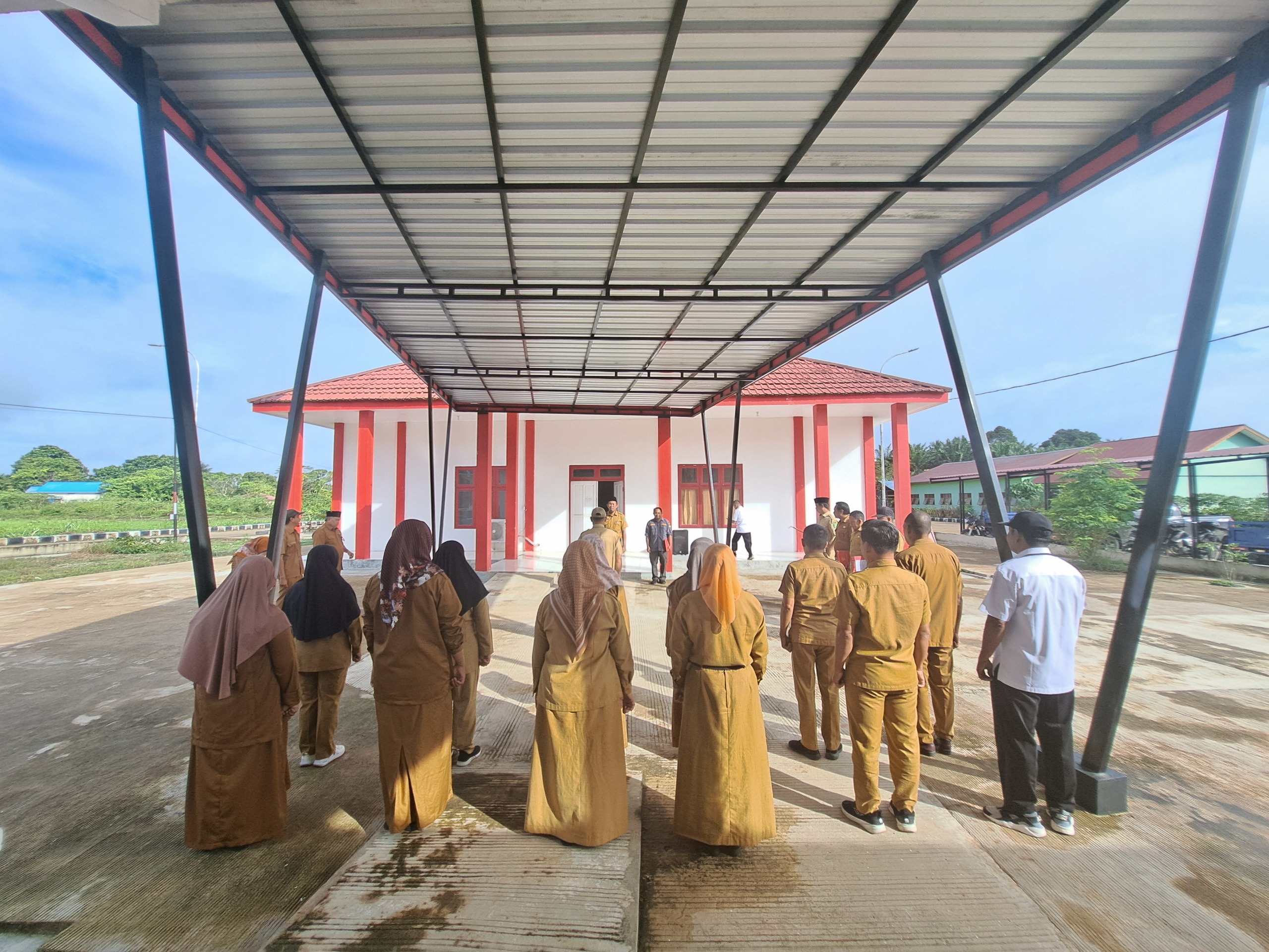 Kantor Camat Kembang Janggut Gelar Apel Pagi, Plt. Camat Sampaikan Arahan Bupati Kukar Tentang Kondusifitas Wilayah