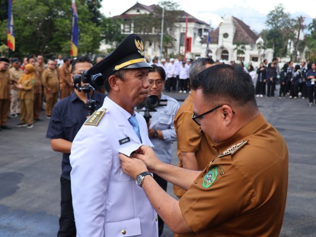 Bupati Kutai Kartanegara Lantik Camat Kembang Janggut dalam Pelantikan Pejabat Administrator dan Pengawas