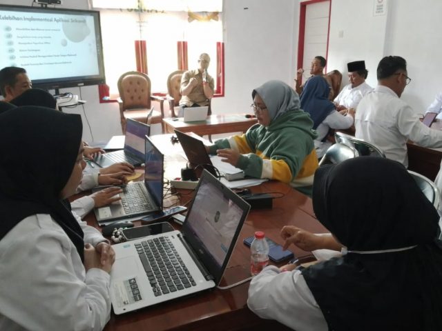Pendampingan Penggunaan Aplikasi SRIKANDI Bagi Perangkat Kecamatan Kembang Janggut