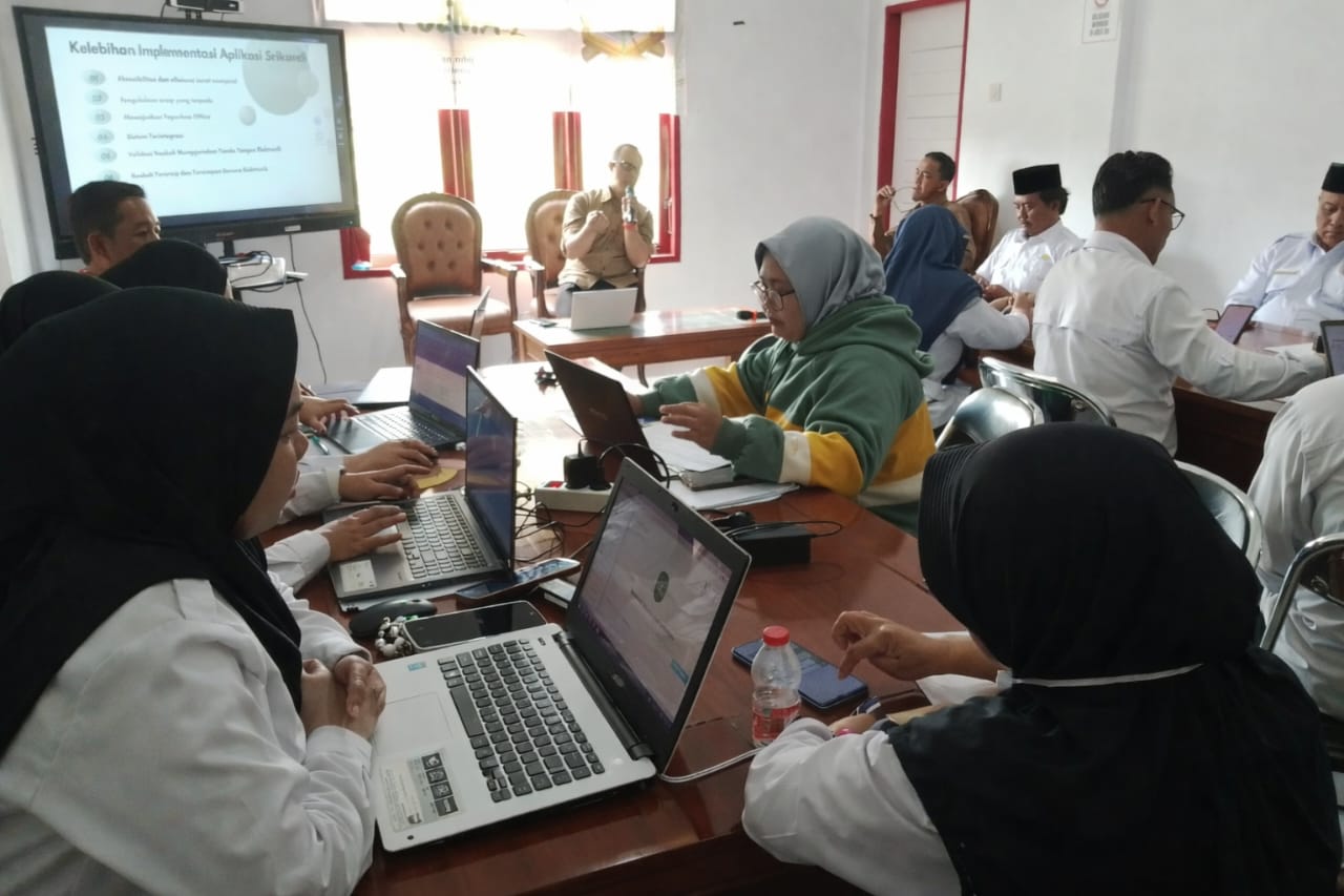 Pendampingan Penggunaan Aplikasi SRIKANDI Bagi Perangkat Kecamatan Kembang Janggut
