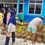 Disperindag Kukar Laksanakan Operasi Pasar Murah LPG 3 Kg di Kecamatan Kembang Janggut