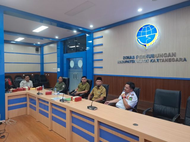 Rapat Tindak Lanjut Insiden Tongkang Desa Kelekat, Camat Kembang Janggut Turut Hadir
